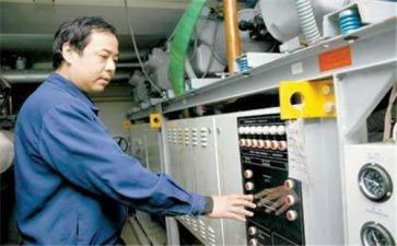 村电工述职报告推荐8篇