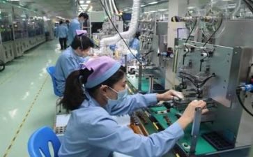 跟工人签劳动合同最新7篇