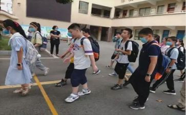 老师作文400六年级作文优秀5篇