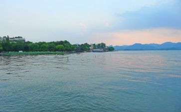 西湖梦读后感6篇